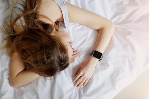 Monitorizarea somnului - ce trebuie sa stii despre gadgeturile care ajuta la monitorizarea somnului?